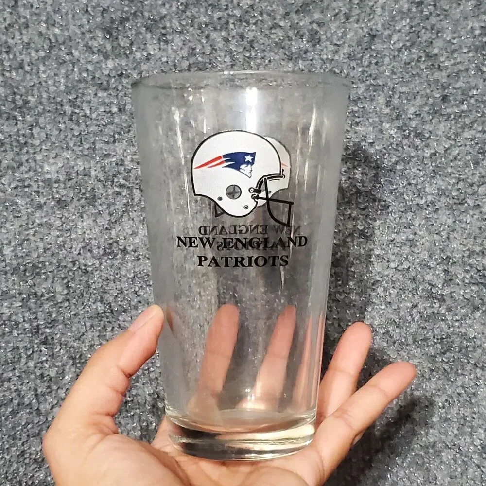 New England Patriots Pint Glass NFL Helmet Logo Spellout Barware Man Cave Party